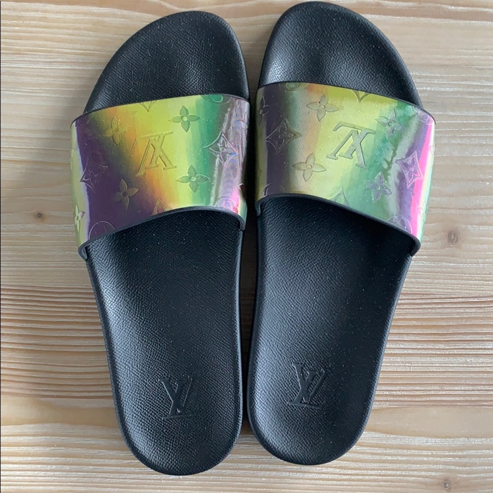 Louis vuitton slides holograph